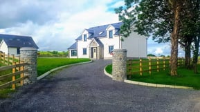 DONEGAL AIRBNB