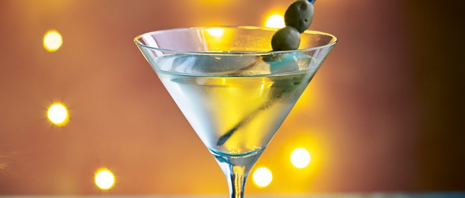 Martini cocktail recipe home cocktail cheap tasty alcohol gin James Bond