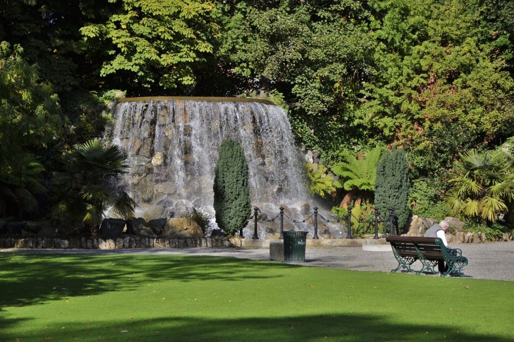 Discover the romantic and peaceful park of Iveagh Gardens 